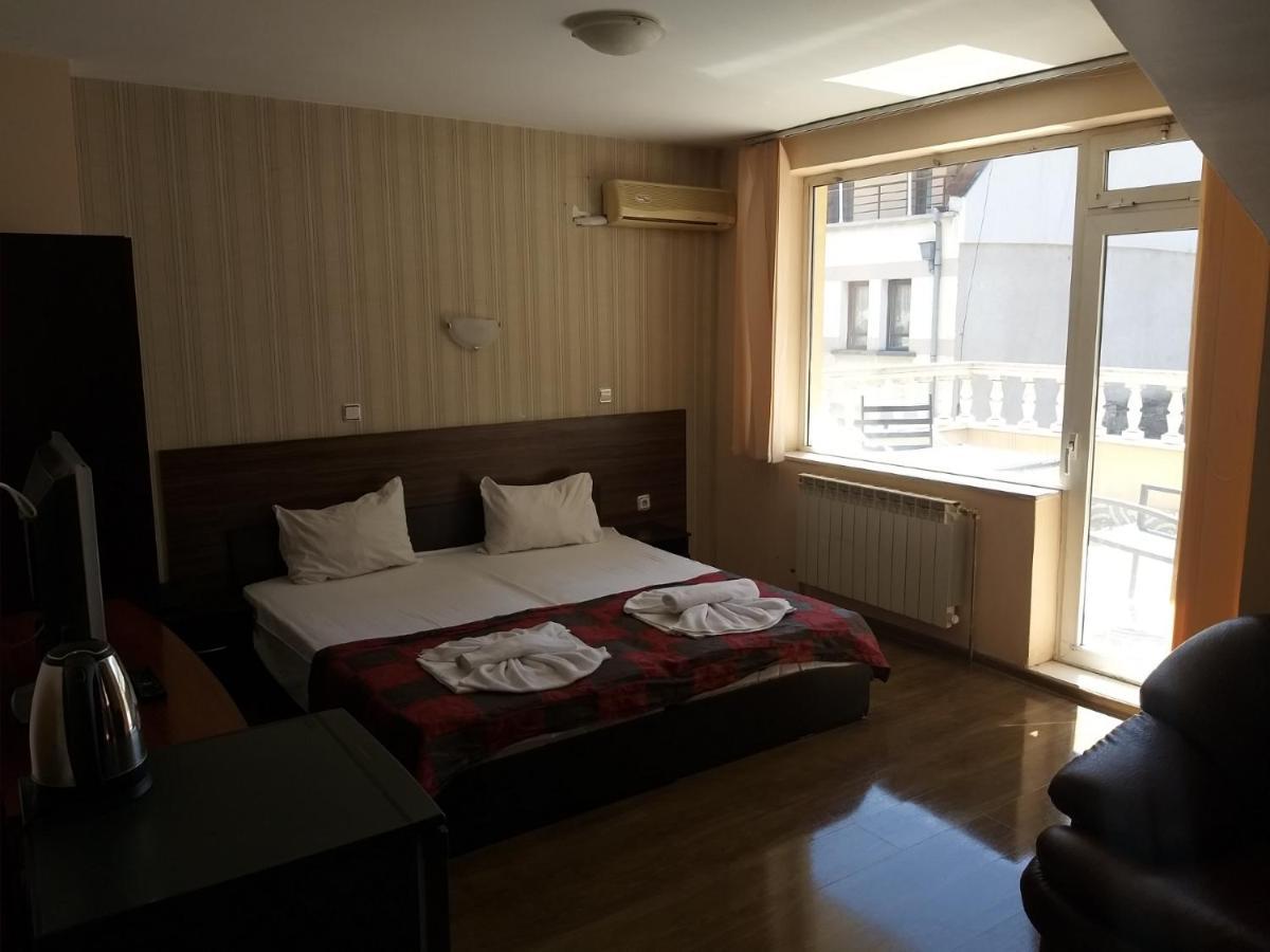 Bon Bon Hotel Sofia Bagian luar foto