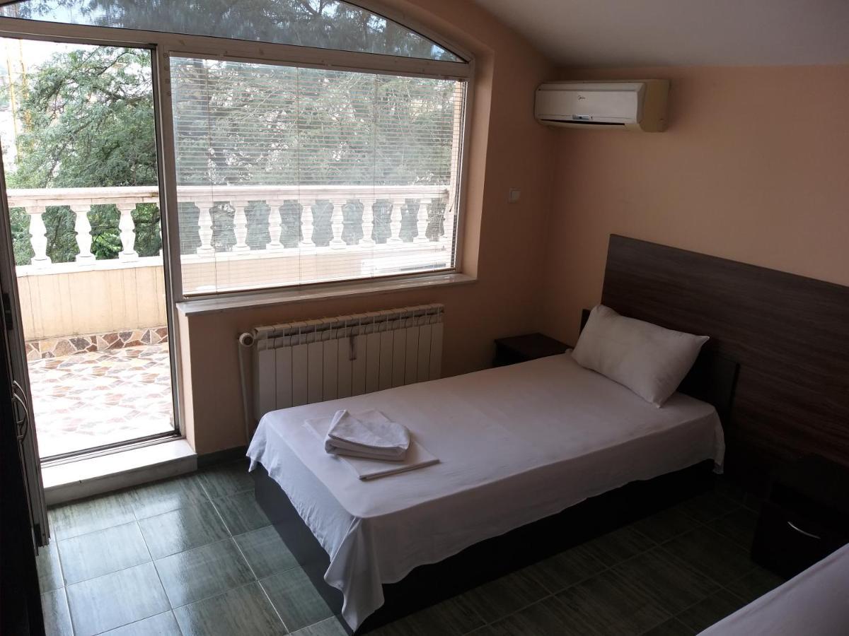 Bon Bon Hotel Sofia Bagian luar foto