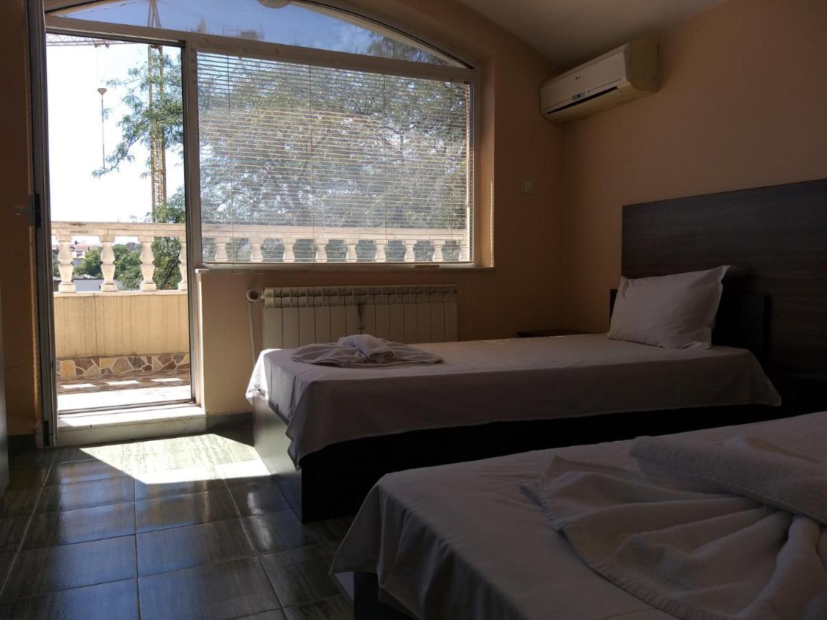 Bon Bon Hotel Sofia Bagian luar foto