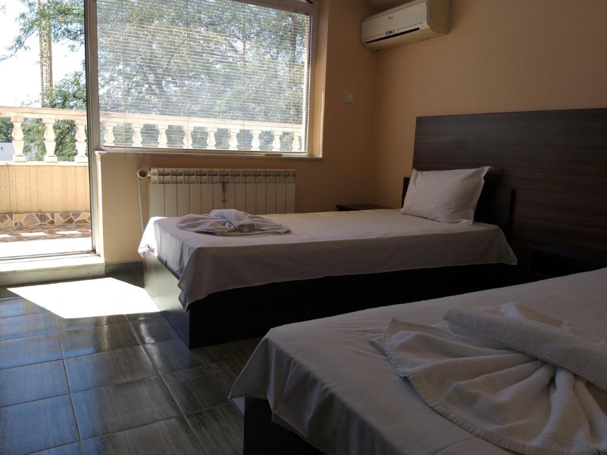 Bon Bon Hotel Sofia Bagian luar foto