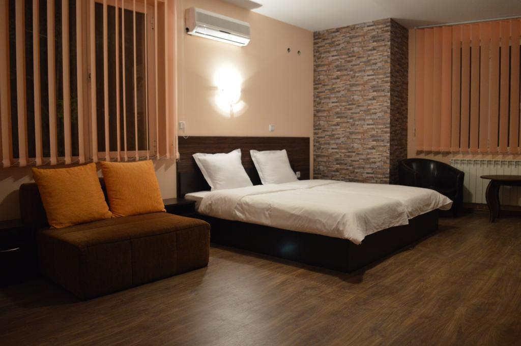 Bon Bon Hotel Sofia Bagian luar foto