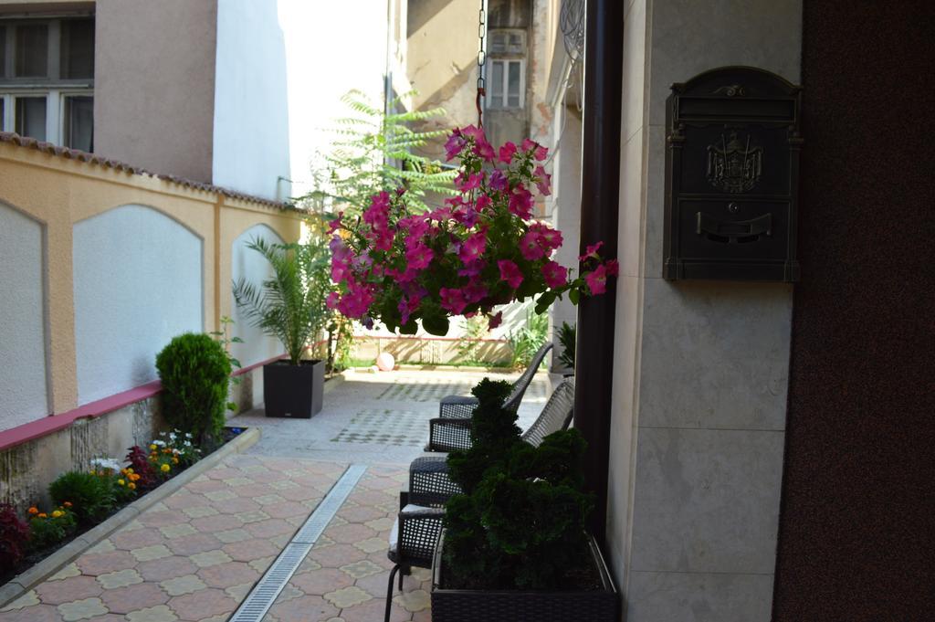 Bon Bon Hotel Sofia Bagian luar foto