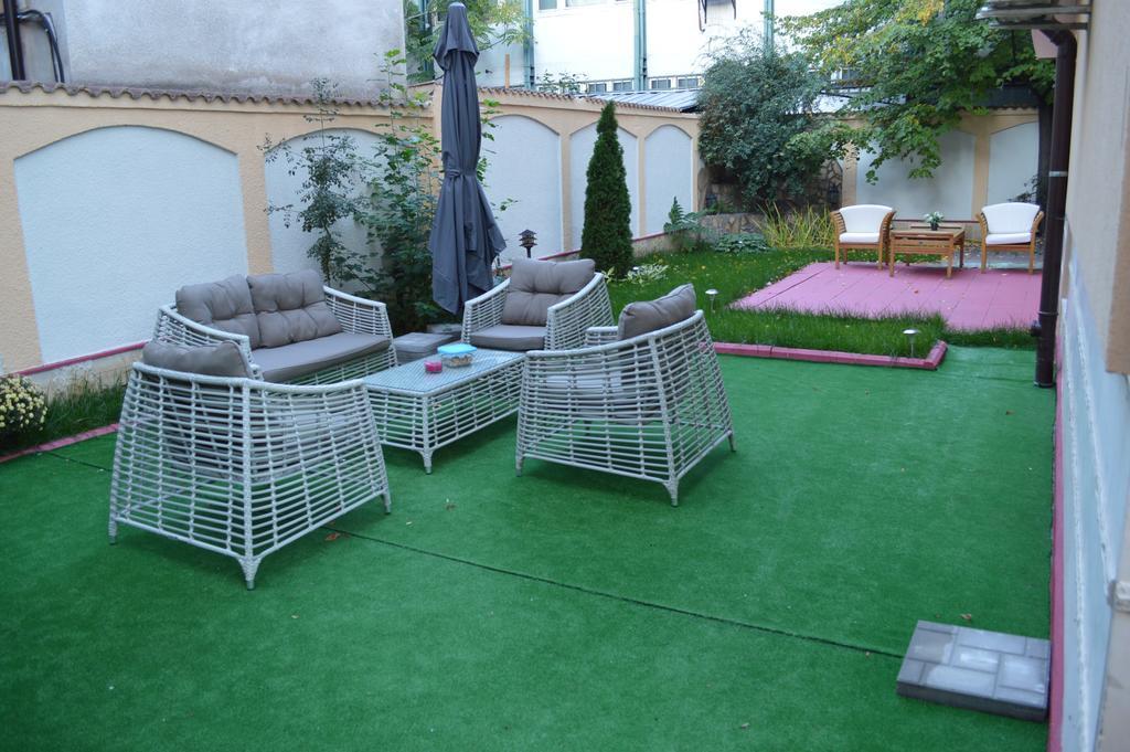 Bon Bon Hotel Sofia Bagian luar foto