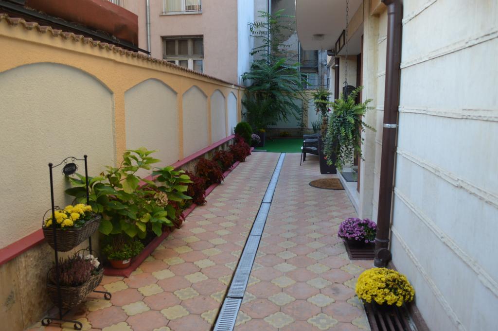 Bon Bon Hotel Sofia Bagian luar foto