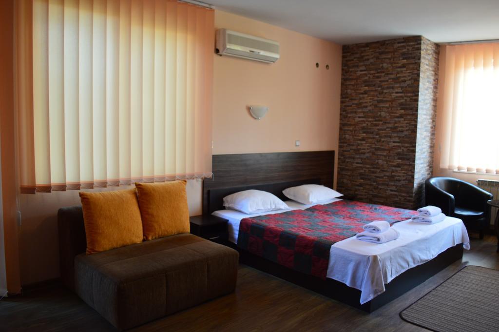 Bon Bon Hotel Sofia Bagian luar foto