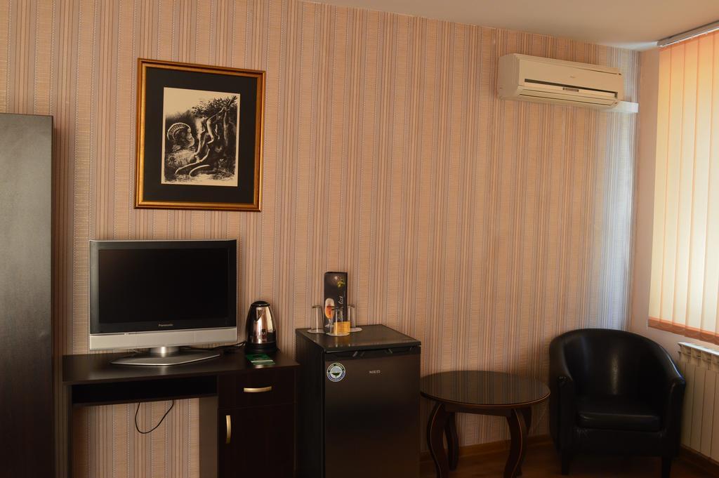 Bon Bon Hotel Sofia Bagian luar foto